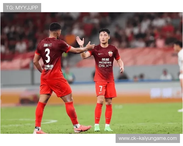 上海海港转会再度引发热议,新援能否拯救球队 上海海港转会再度引发热议,新援能否拯救球队